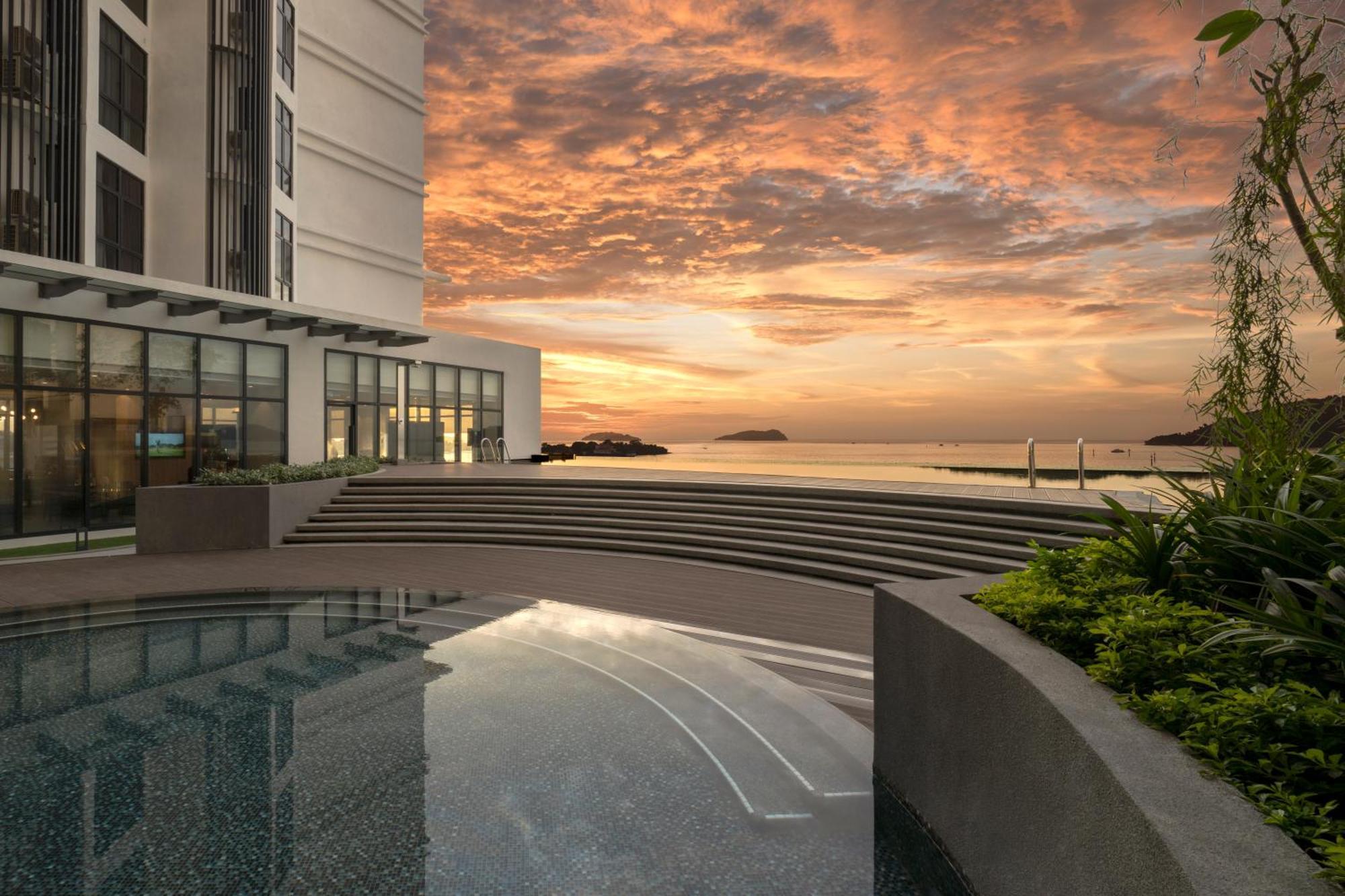 Citadines Waterfront 4*